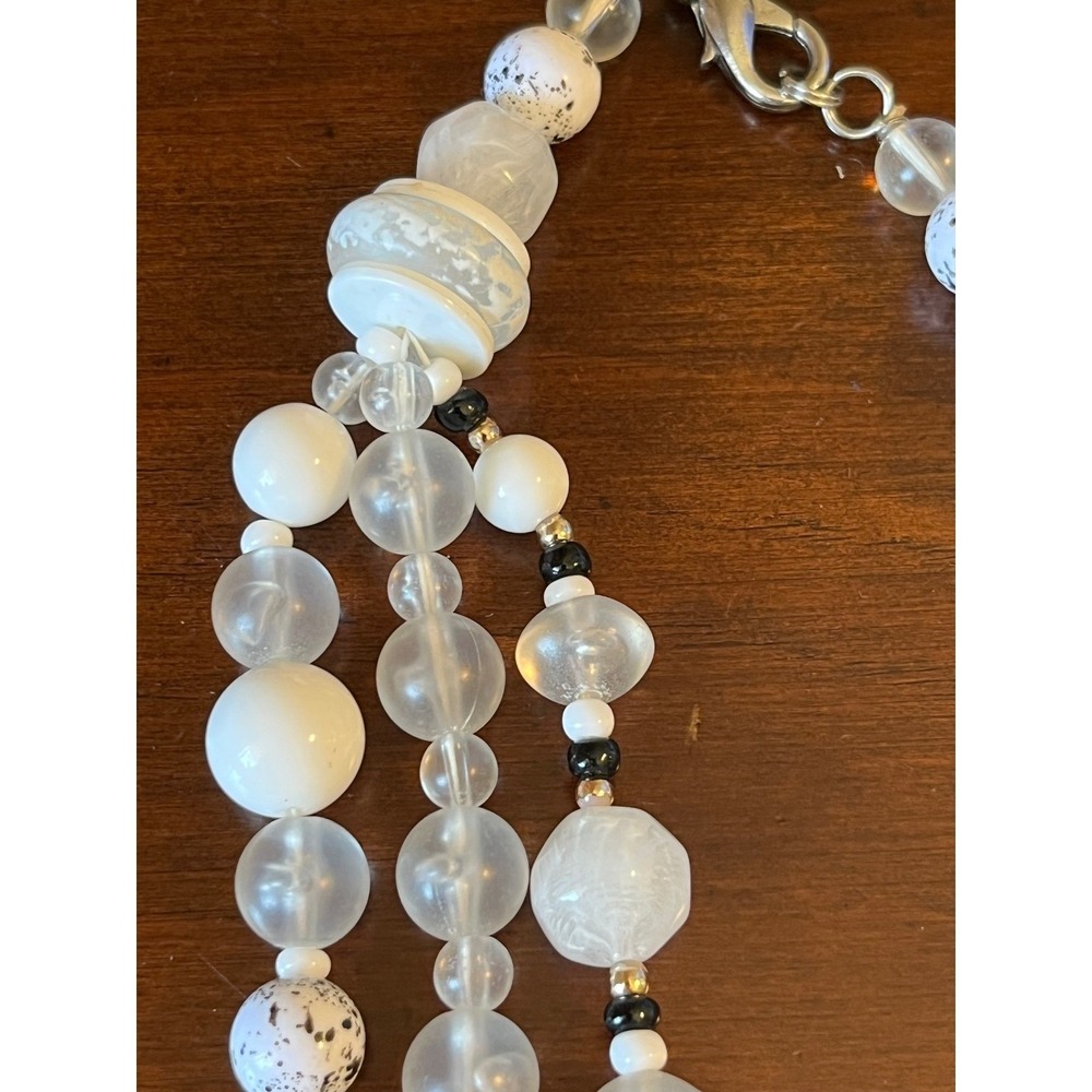 White Clear Speckled Acrylic Bead Triple Strand Statement Necklace Layered 17in - Picture 6 of 9